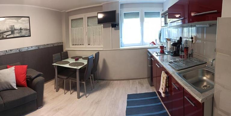 哈卡尼Angi Apartman- Nagyszeru Elhelyezkedes, Vendegkozpontu Szallashely-Szolgaltatas公寓 外观 照片