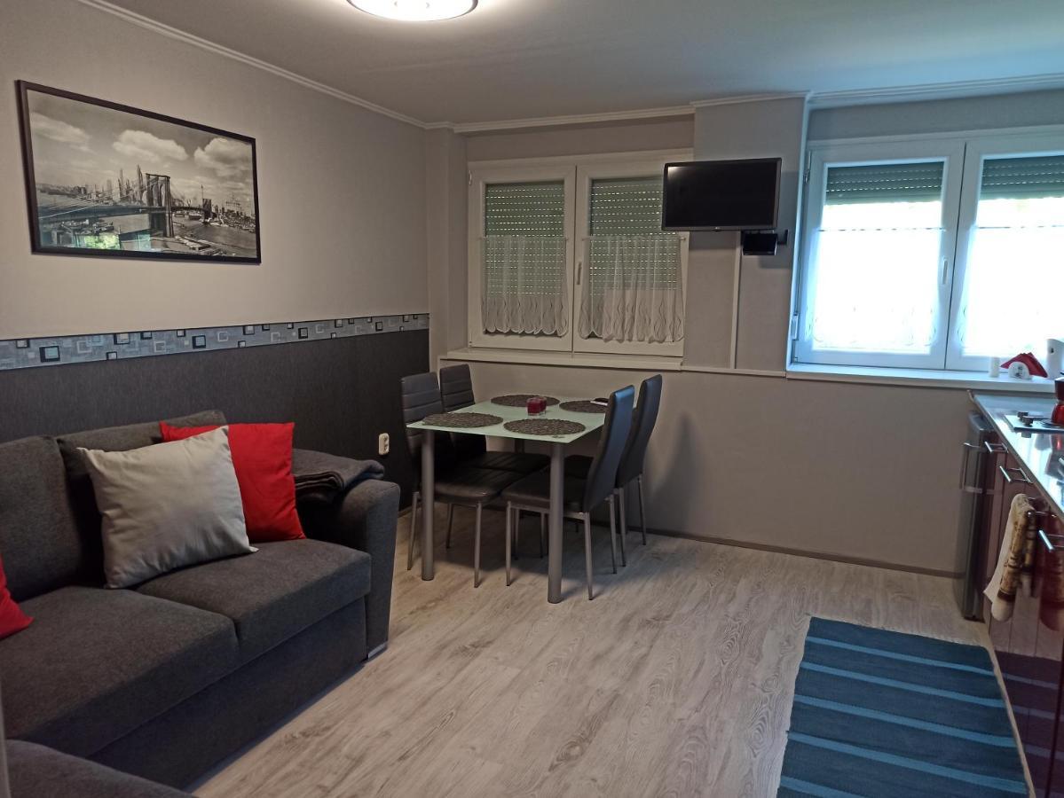 哈卡尼Angi Apartman- Nagyszeru Elhelyezkedes, Vendegkozpontu Szallashely-Szolgaltatas公寓 外观 照片