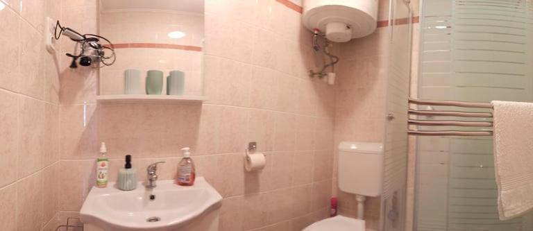 哈卡尼Angi Apartman- Nagyszeru Elhelyezkedes, Vendegkozpontu Szallashely-Szolgaltatas公寓 外观 照片