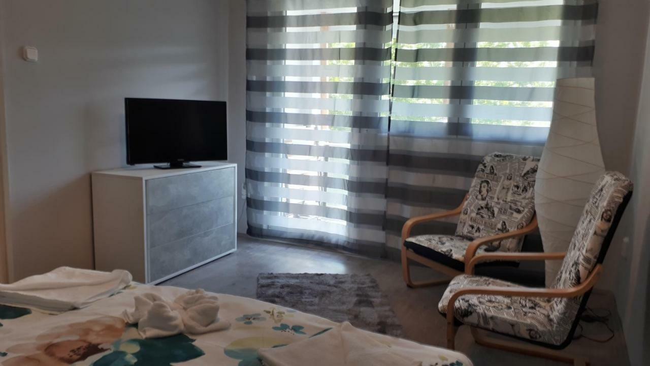 哈卡尼Angi Apartman- Nagyszeru Elhelyezkedes, Vendegkozpontu Szallashely-Szolgaltatas公寓 外观 照片