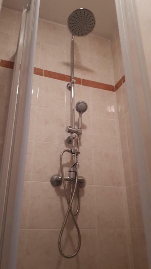哈卡尼Angi Apartman- Nagyszeru Elhelyezkedes, Vendegkozpontu Szallashely-Szolgaltatas公寓 外观 照片